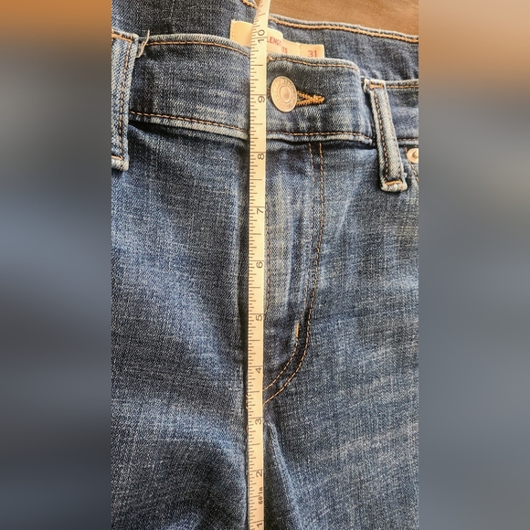 LEVI'S ~ MID LENGTH SHORTS ~ SIZE 31 - Picture 11 of 12